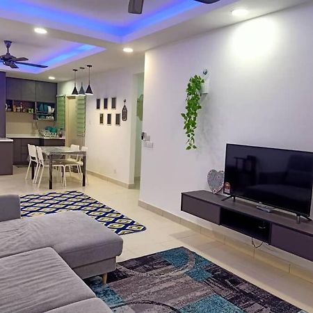 Debayu Homestay With Free Parking At Setia Alam شاه علام المظهر الخارجي الصورة